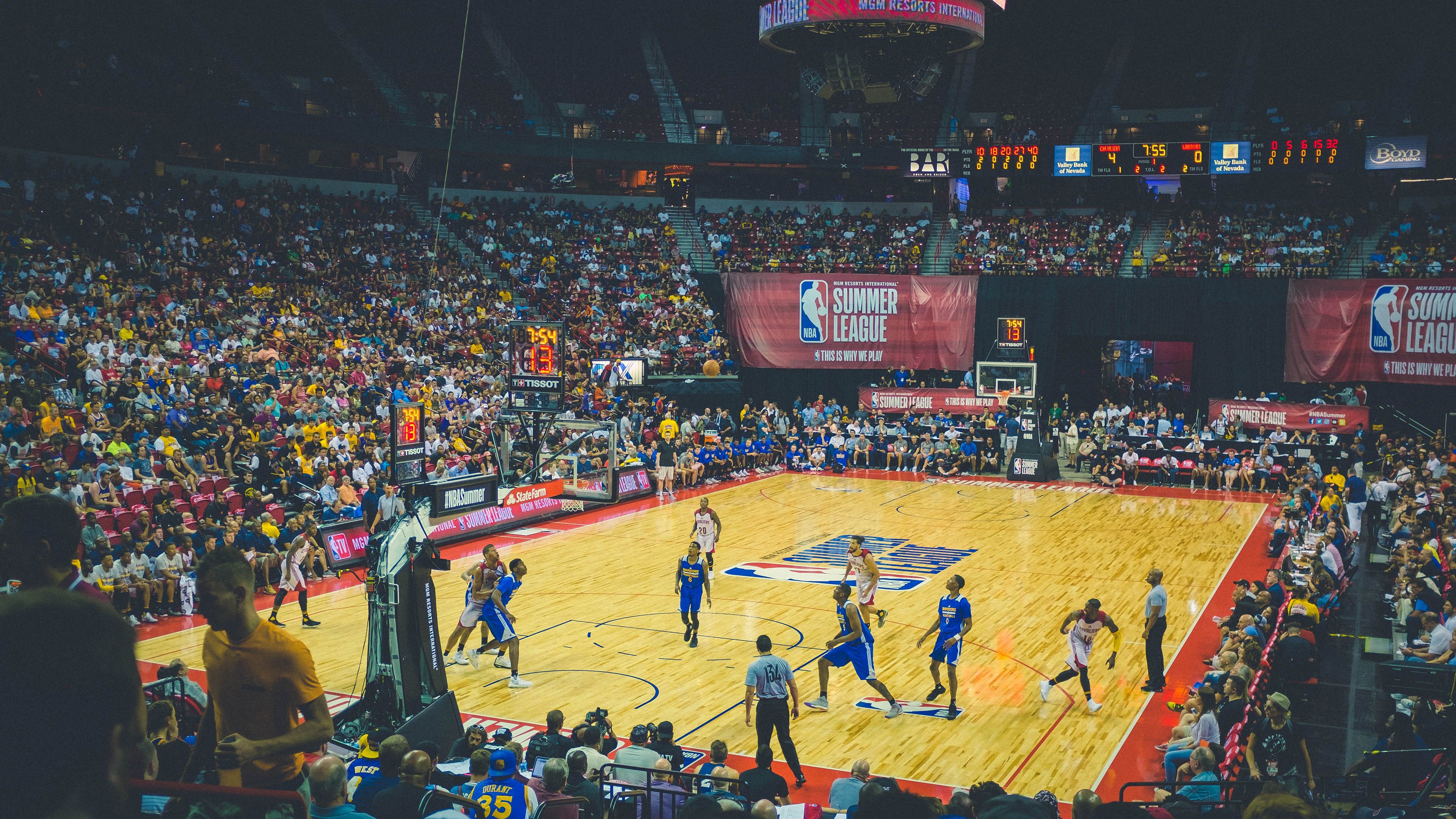 独行侠狂胜猛龙之夜,詹姆斯在美加墨世界杯赛场诠释何为接管