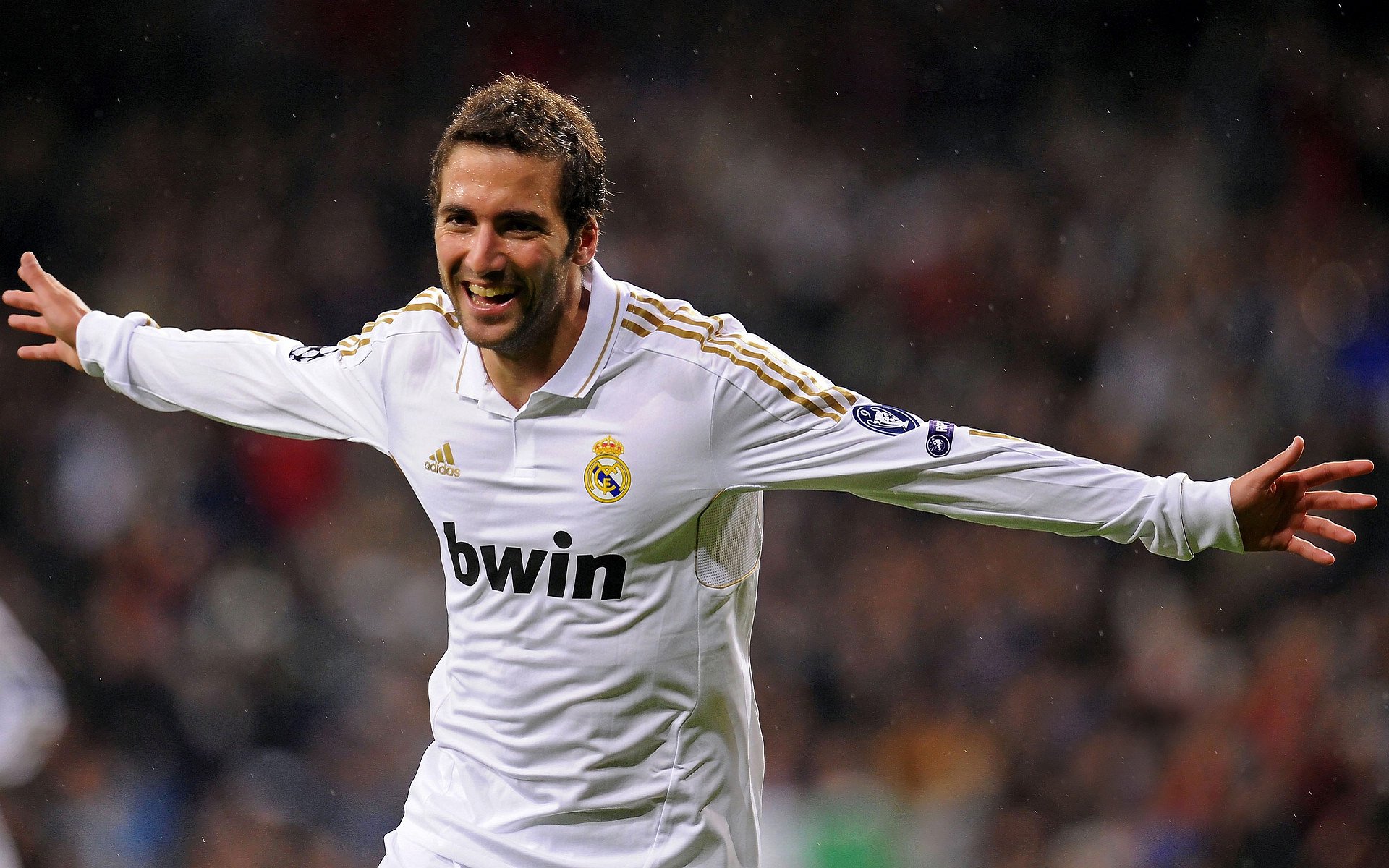 阿尔瓦雷斯生涯之夜闪耀圣西罗，国际米兰稳如磐石力克那不勒斯