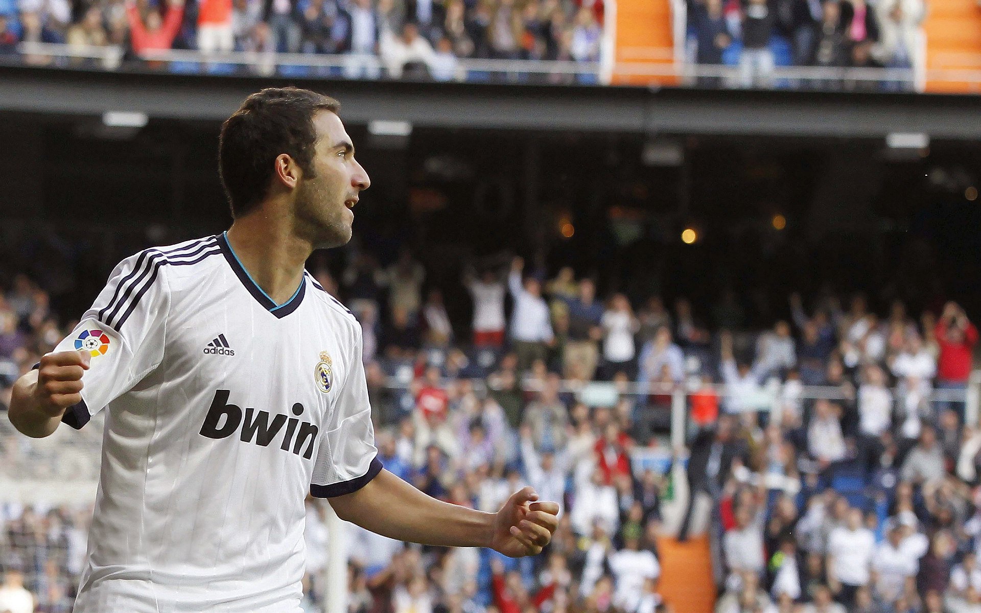 赛道与球场，伦纳德在F1揭幕战的接管与深圳队的雷霆轻取